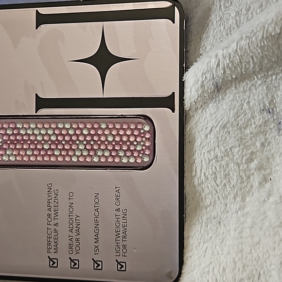 Paris Hilton Pink White Rhinestone Heart Handheld Mirror 15X Magnify Lightweight - Picture 4 of 7